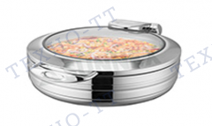 Что такое чафинг диш. 6l. Что такое чафинг диш фото. Что такое чафинг диш-6l. картинка Что такое чафинг диш. картинка 6l. Чтобы сохранить блюда горячими на витринах, при выездном обслуживания банкетов, удобно использовать не традиционные мармиты, а чафинг-диш. Он состоит из двух емкостей. В большую заливается вода и подогревается в ней электрическими ТЭНами или сухим спиртом. В нее ставится меньший контейнер, который оказывается погруженным в воду. В нем хранится еда, которую нужно подавать горячей через несколько часов. Контейнер для еды может иметь одно отделение или несколько, для одновременного хранения нескольких блюд. Крышка может быть стеклянной, что позволяет выставлять чафинг-диш на витрину кафе, столовой, ресторана.